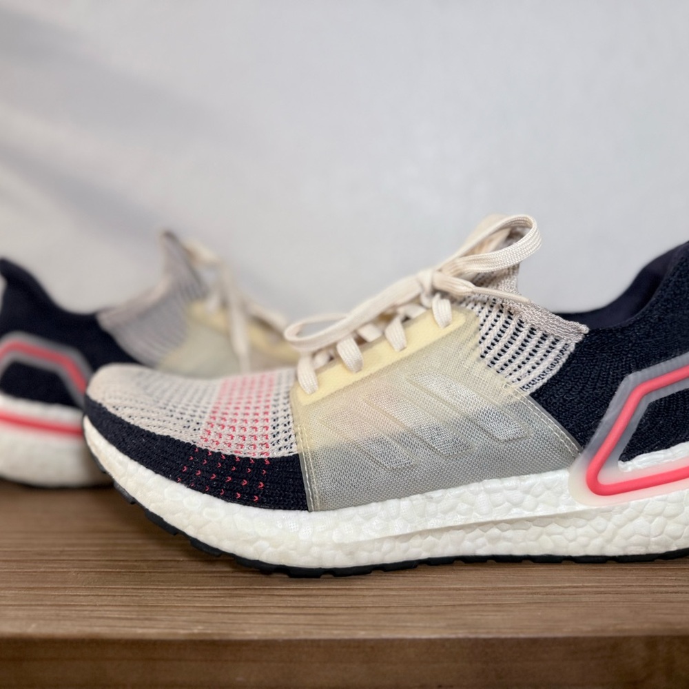Women’s Size 9 Adidas Ultra Boost 19